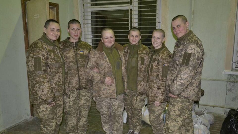 Жінок постригли наголо і постійно допитували