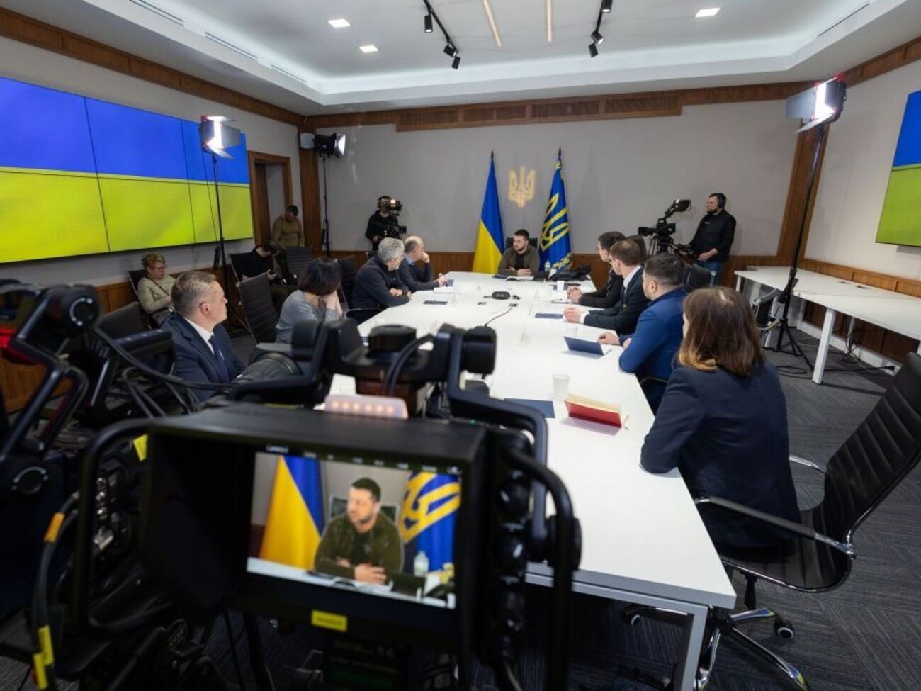 Зеленський про повернення окупованого Донбасу у воєнний спосіб: Це може коштувати нам сотні тисяч людей. Ми будемо втрачати та забирати життя