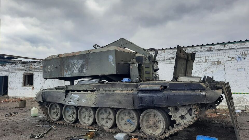 Знищену техніку окупантів показали українські військові