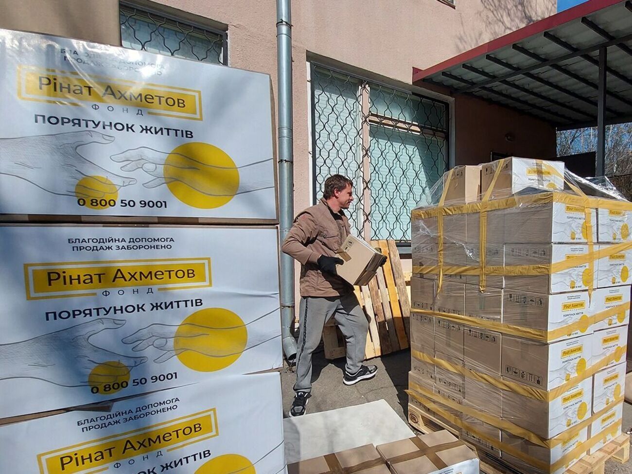 Раніше жителі Києва вже отримали 20 тис. продуктових наборів від Фонду