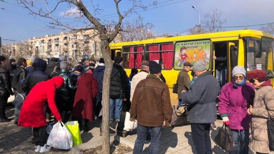 Люди евакуювалися з міст Донецької, Луганської та Запорізької областей