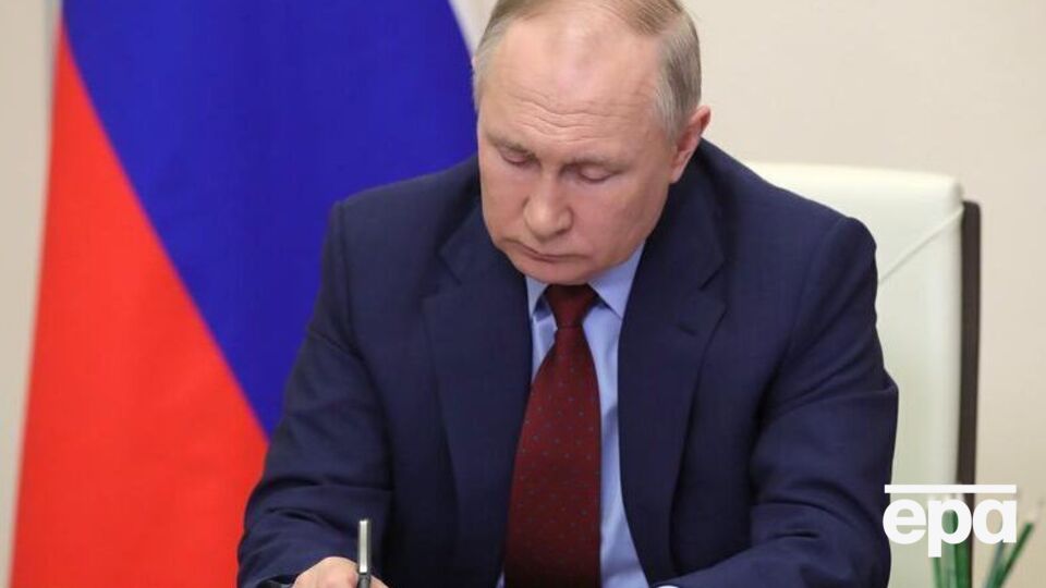 Життя доньок Путіна, як зазначає Bloomberg, "огорнуте таємницею". Глава Кремля приховує інформацію про особисте життя