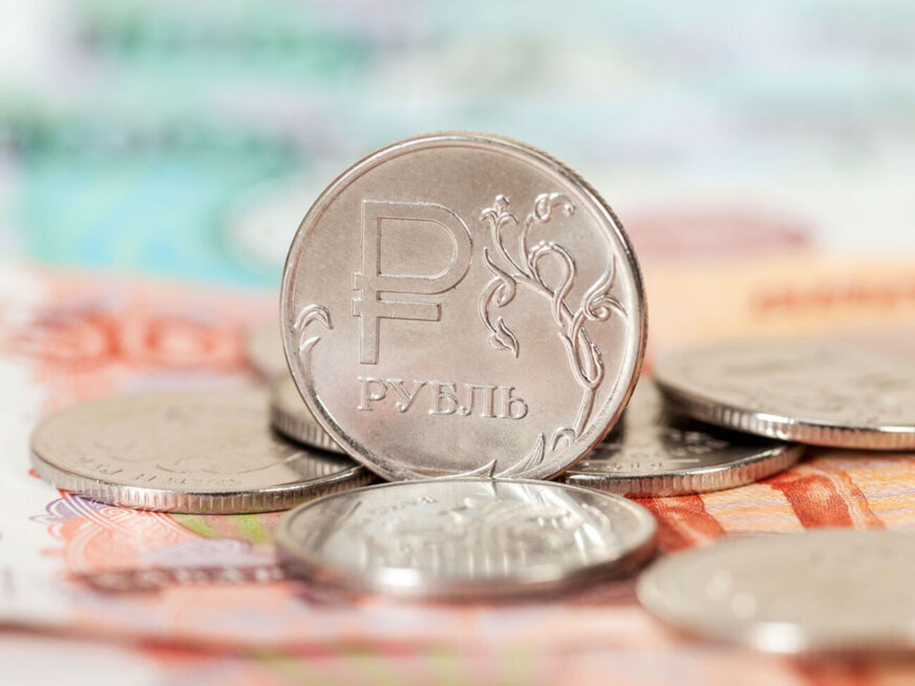 Изначально минфин РФ прогнозировал на март объем дополнительных нефтегазовых доходов в размере 790 млрд руб. (278 млрд грн)