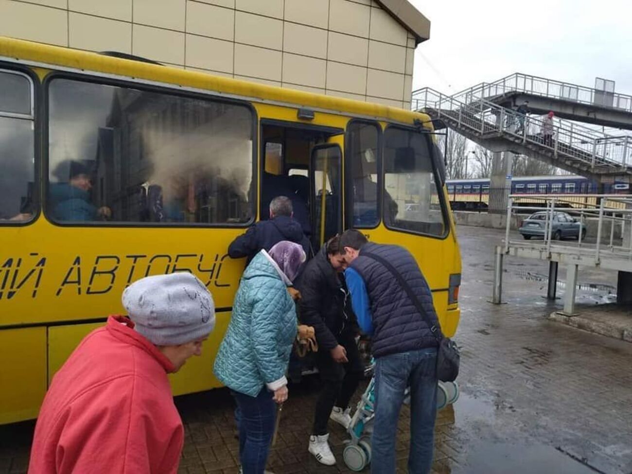 Українців закликали "евакуюватися, якщо є така можливість"