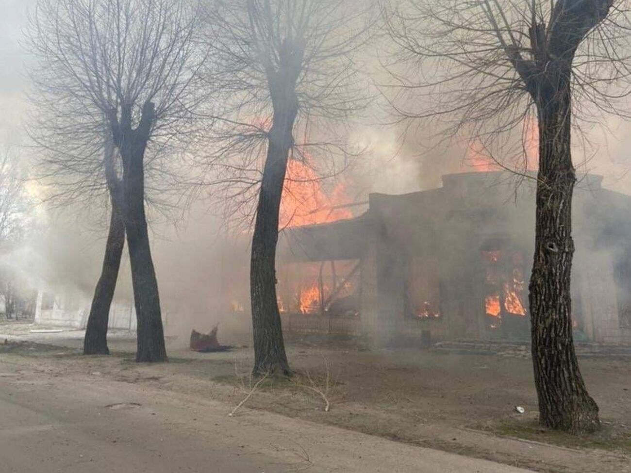 Среди попавших под обстрел зданий &ndash; ни одного военного объекта, отметили в администрации