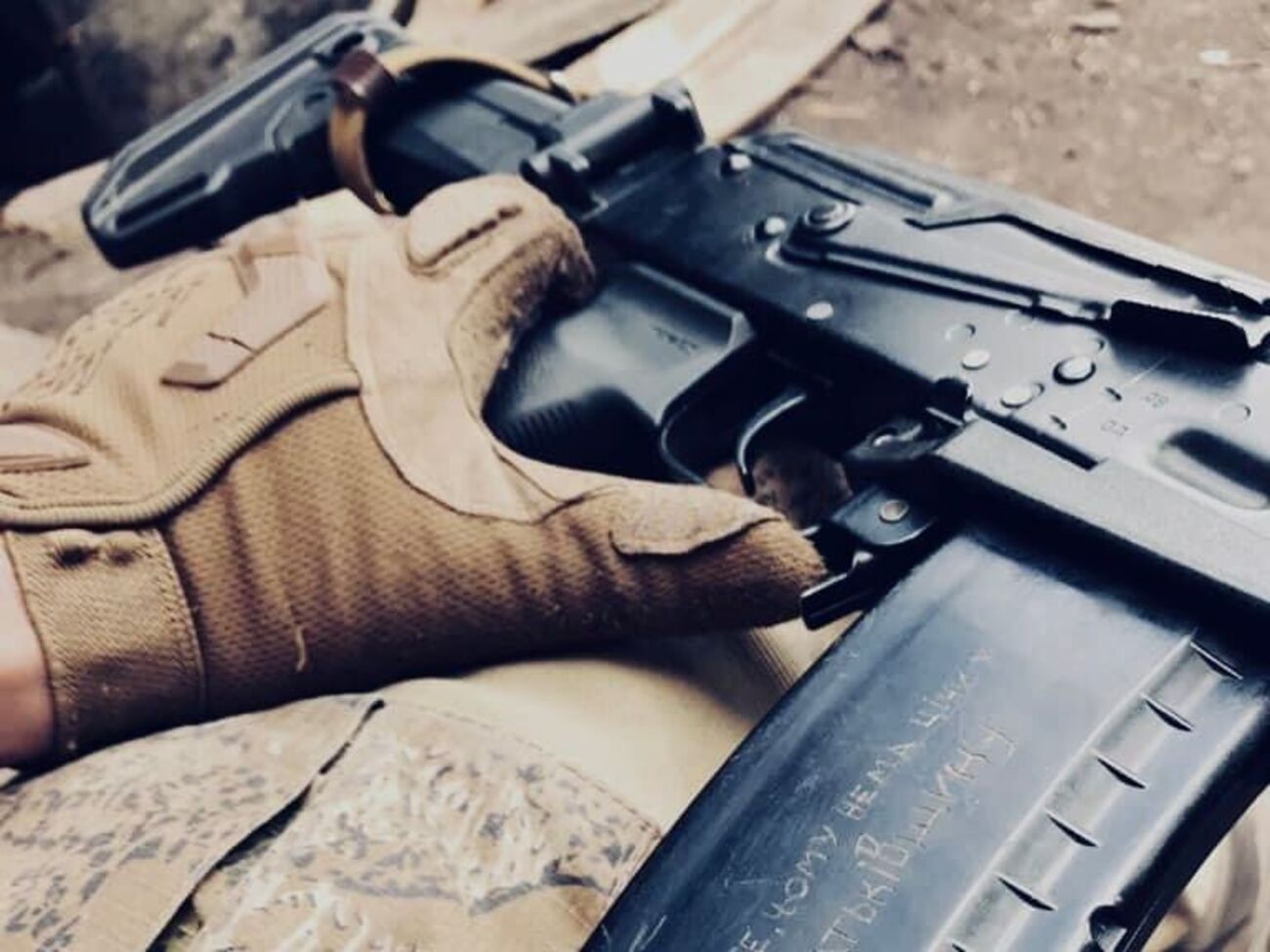 По словам Крищенко, сейчас Киев укреплен и имеет несколько рубежей обороны