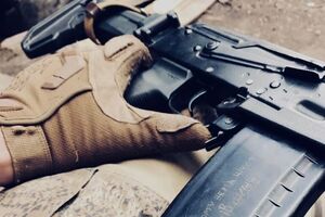 По словам Крищенко, сейчас Киев укреплен и имеет несколько рубежей обороны