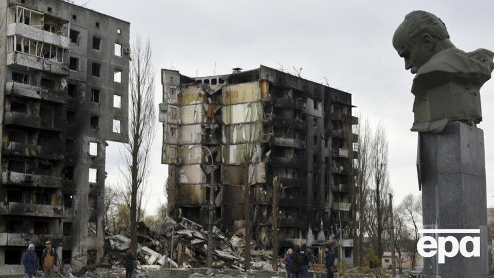 "Самое ужасное, что приходилось видеть". Спасатели разбирают завалы домов в Бородянке. Фоторепортаж