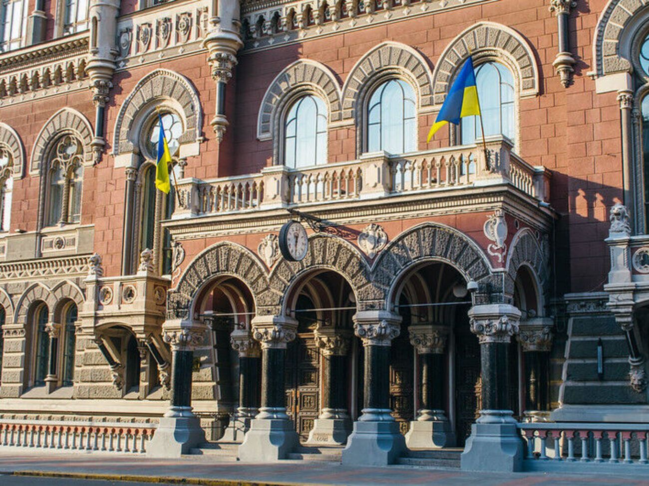 24 февраля Нацбанк открыл специальный счет для сбора средств в поддержку ВСУ