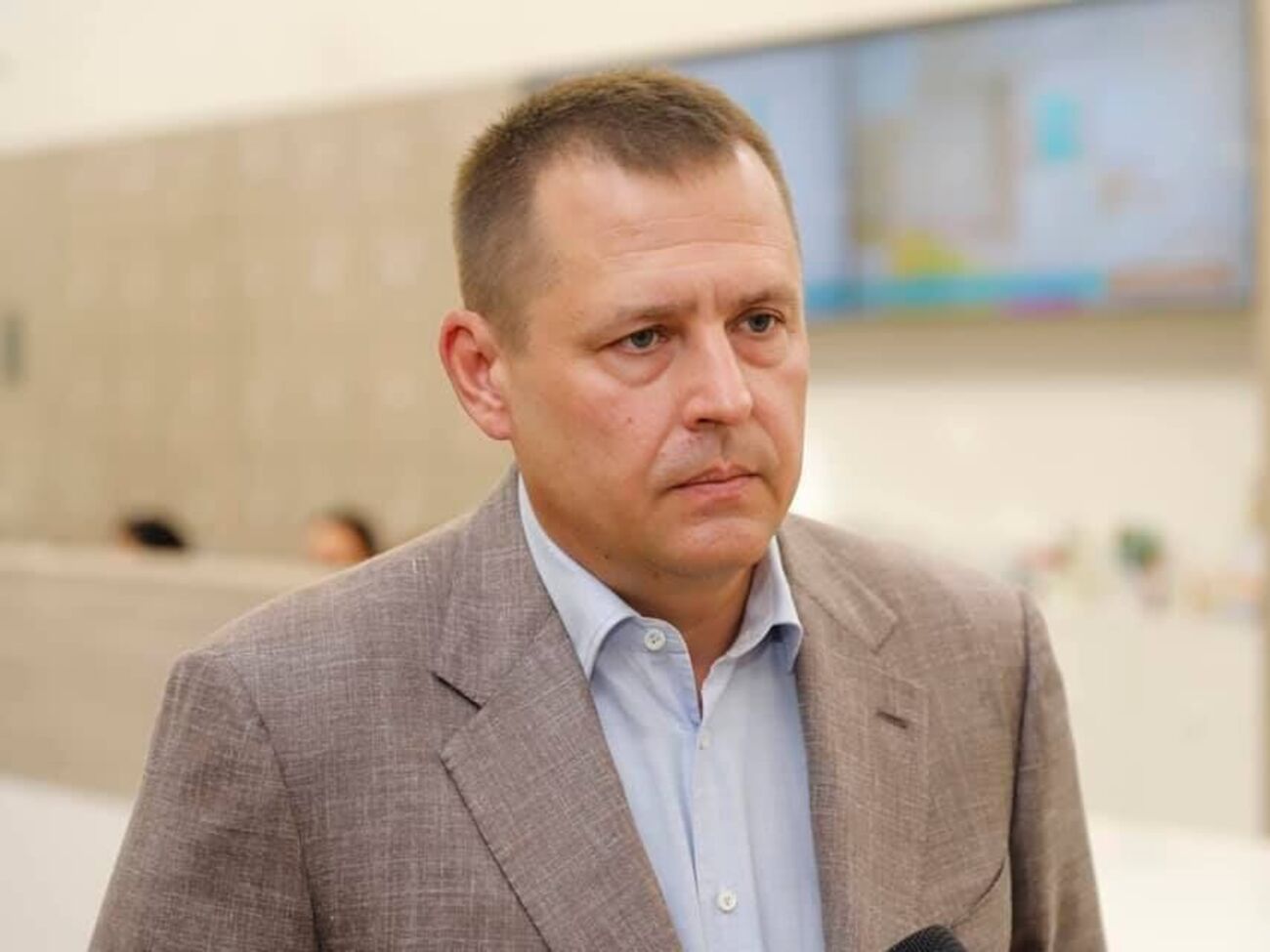 Філатов закликав жителів Дніпра, які виїхали, поки що не повертатися