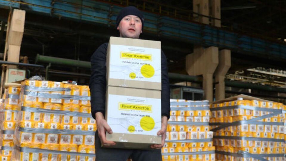 Волонтерські центри акумулюють допомогу з усього світу