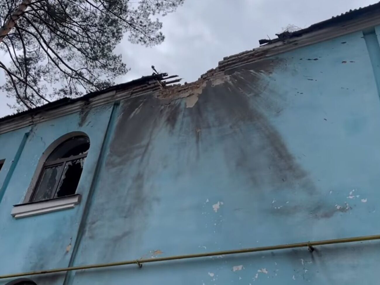 В один из корпусов медучреждения попал снаряд