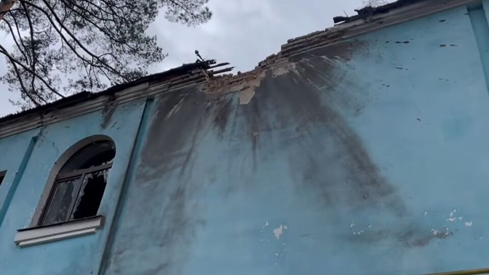 В один из корпусов медучреждения попал снаряд