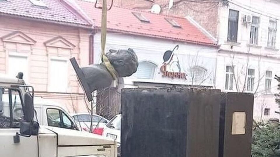 Пам'ятник демонтували 6 квітня