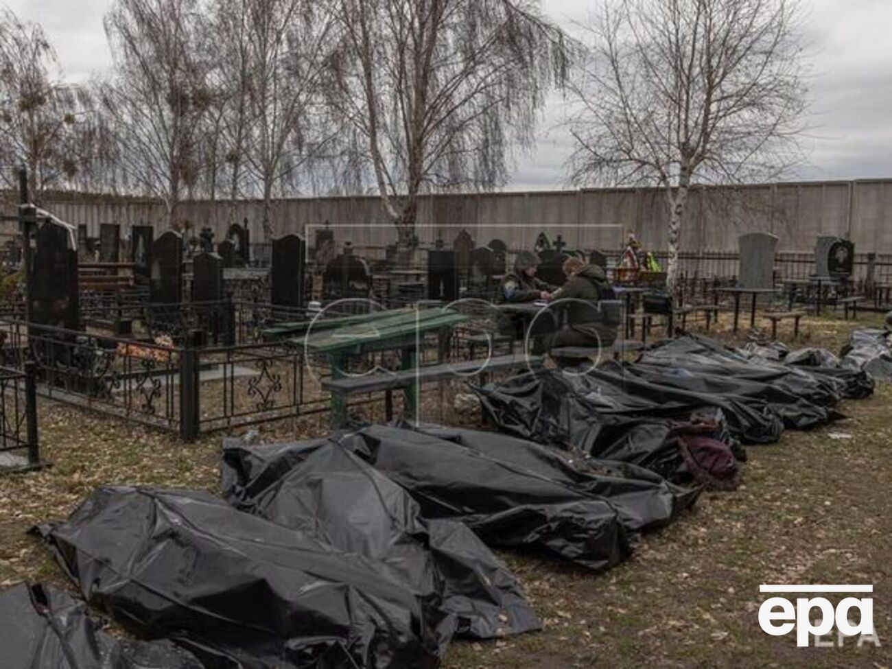 По данным городских властей Бучи, оккупанты убили около 320 жителей города