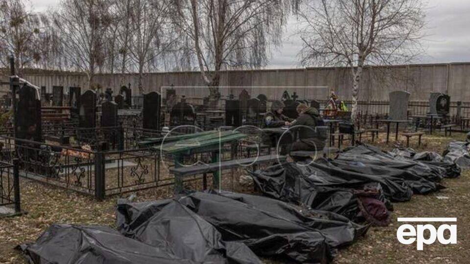 За даними міської влади Бучі, окупанти вбили майже 320 жителів міста