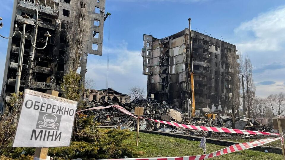 В Бородянке 29 многоэтажек. 21 из них повреждена, в том числе восемь разрушены полностью