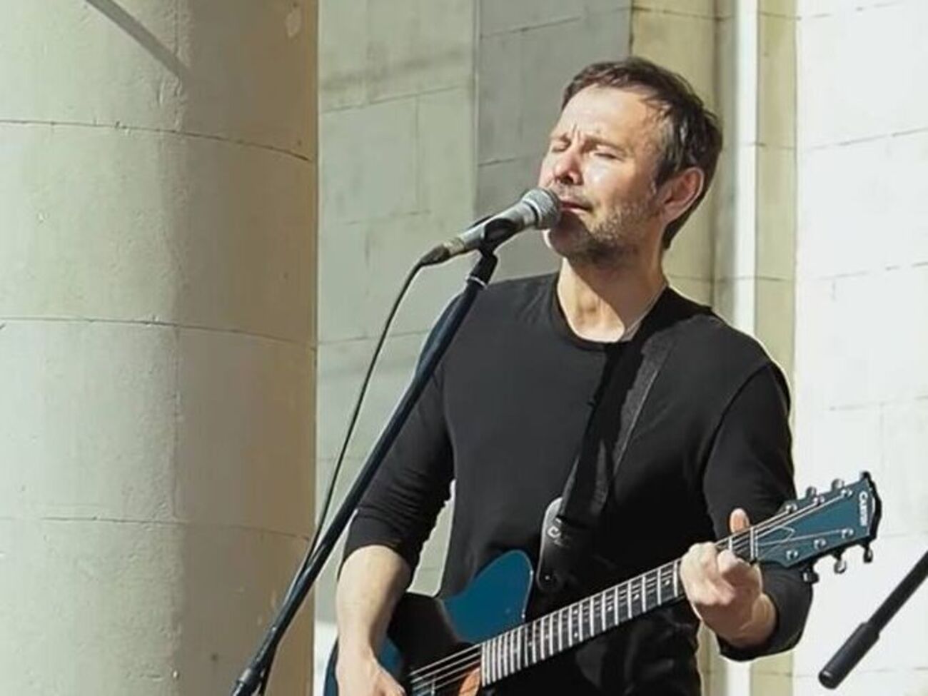 Вакарчук спел в Чернигове песню "Човен"