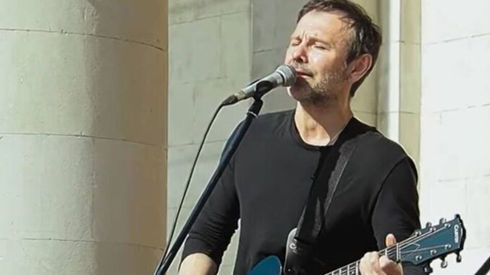 Вакарчук спел в Чернигове песню "Човен"