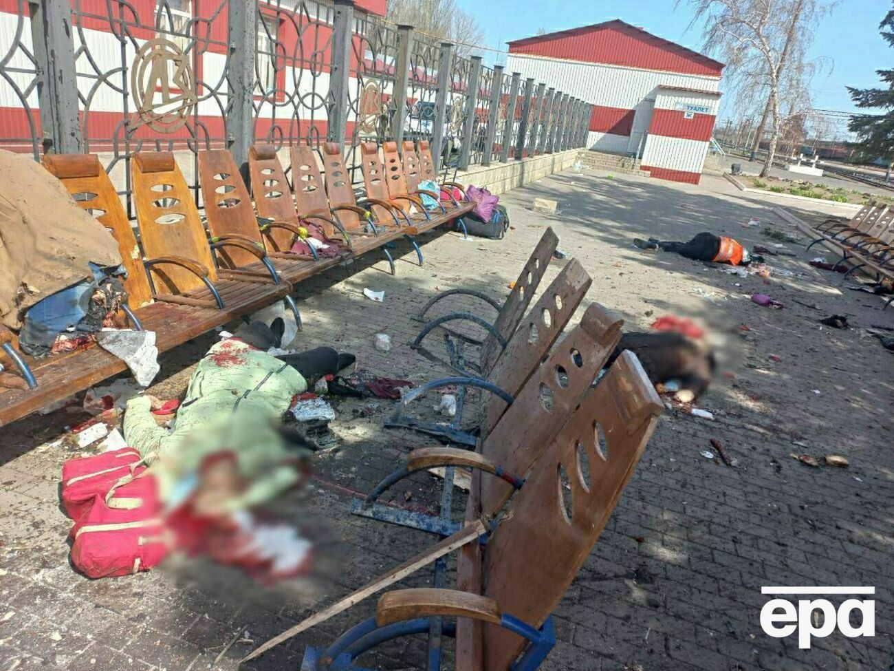 38 человек погибли прямо на вокзале, 12 скончались в больнице