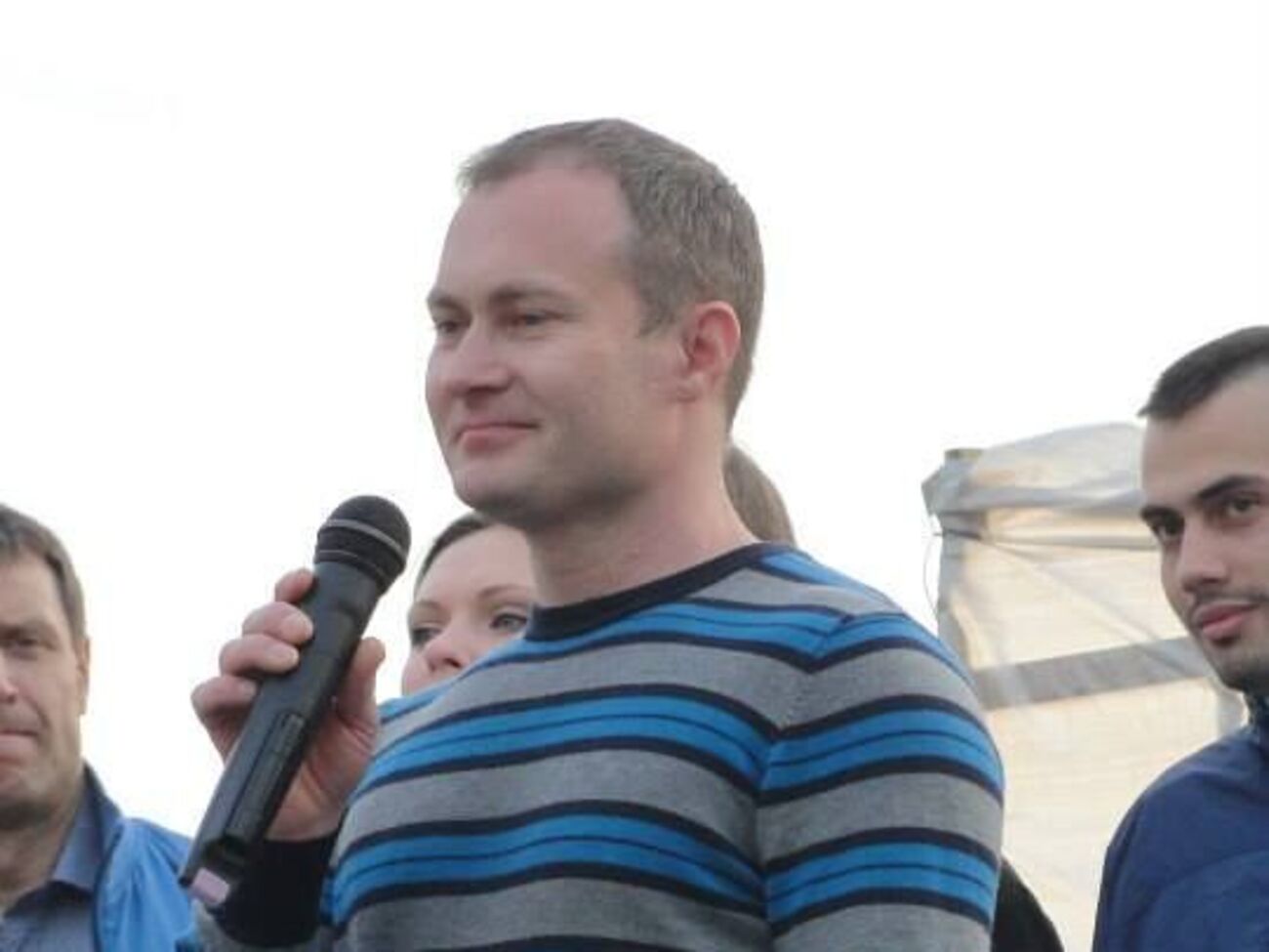 Мій оптимізм зростає. В Україну завезли 18–20-річних російських пацанів – і ось із такими "штиками" вони збираються взяти Донбас?