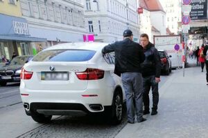 Тупицкого (на фото справа) видели в Вене