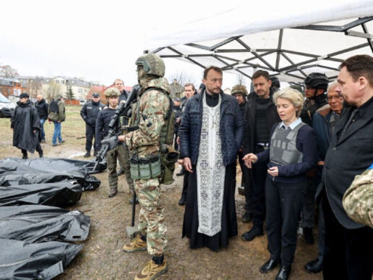 За словами Шмигаля, європейські партнери ознайомилися зі звірствами, які вчинили російські військові над цивільними українцями