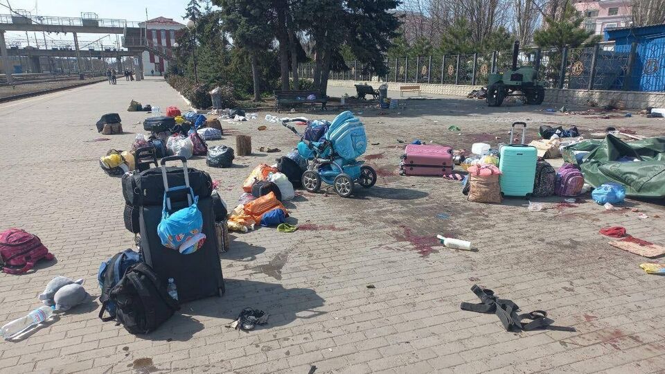 После удара были госпитализированы более 100 человек