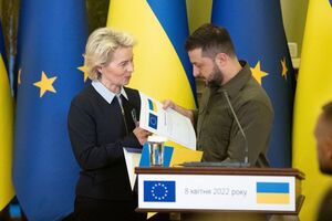 Вчера президент Еврокомиссии передала Зеленскому опросник, необходимый для получения статуса кандидата в ЕС