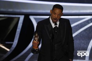 Сміт під час церемонії вручення "Оскар" ударив ведучого після того, як той невдало пожартував про зачіску його дружини