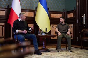 Нехаммер сегодня встретился с Зеленским в Киеве. Президент Украины выразил ему благодарность, он считает важным визит канцлера
