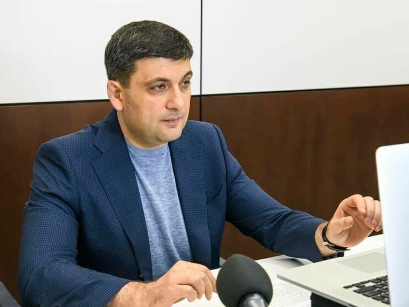 Гройсман подчеркнул, что выплаты Украины по госдолгу в этом году превышают 500 млрд грн