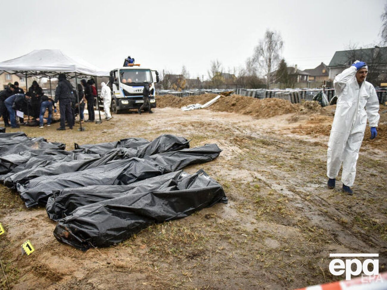 Після звільнення від російських окупантів у Бучі виявили сотні тіл убитих мирних жителів