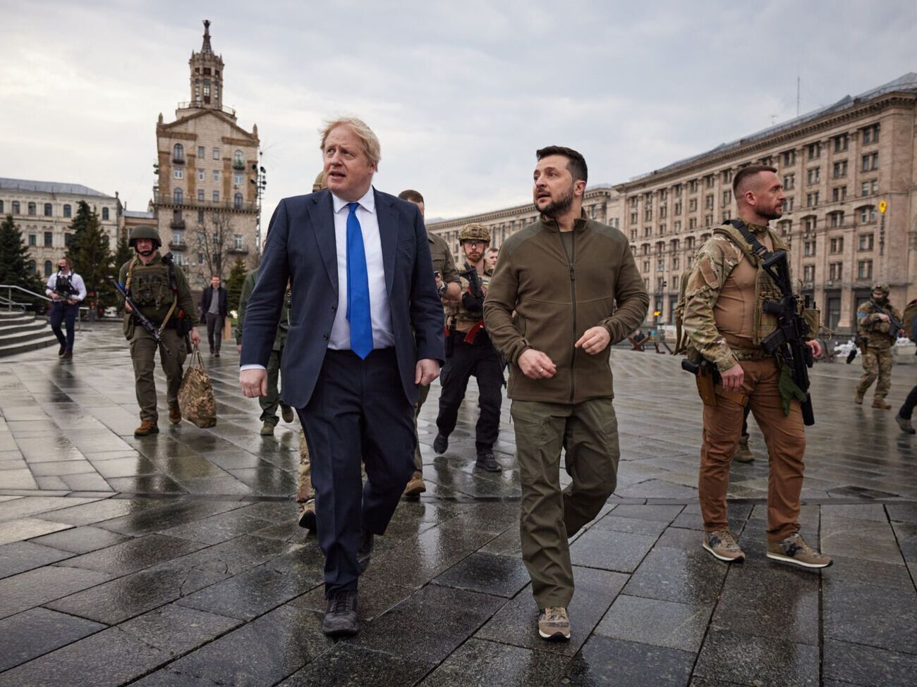 Політики пройшлися воєнним напівпорожнім Києвом