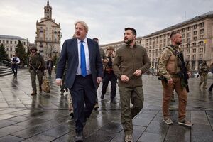 Політики пройшлися воєнним напівпорожнім Києвом