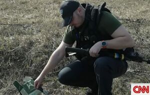 Радіоактивний сухпайок знайшли на землі на околиці Рудого лісу, де, як відомо, окопувалися російські війська