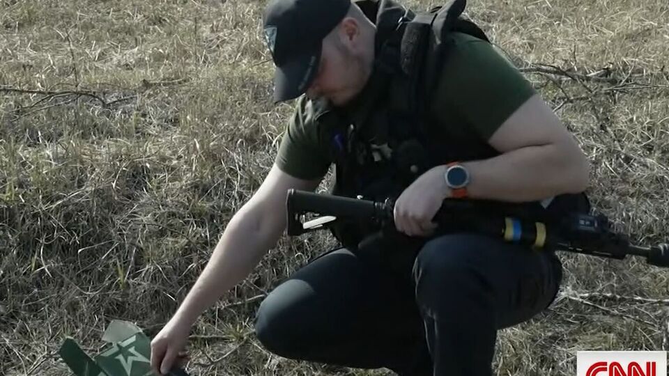 Радіоактивний сухпайок знайшли на землі на околиці Рудого лісу, де, як відомо, окопувалися російські війська