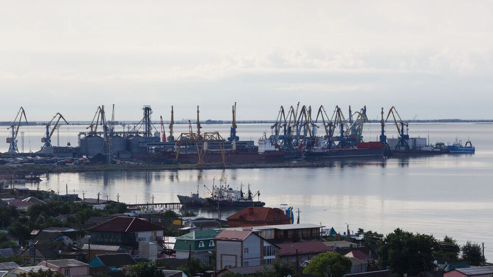 Работа морских портов в Бердянске (на фото), Мариуполе, Скадовске и Херсоне будет возобновлена после победы Украины над российским оккупантом, отметили в Мининфраструктуры