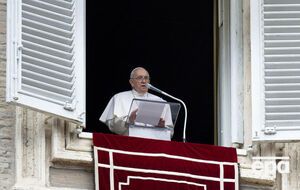 Папа римский поощрил всех верных молиться за мир