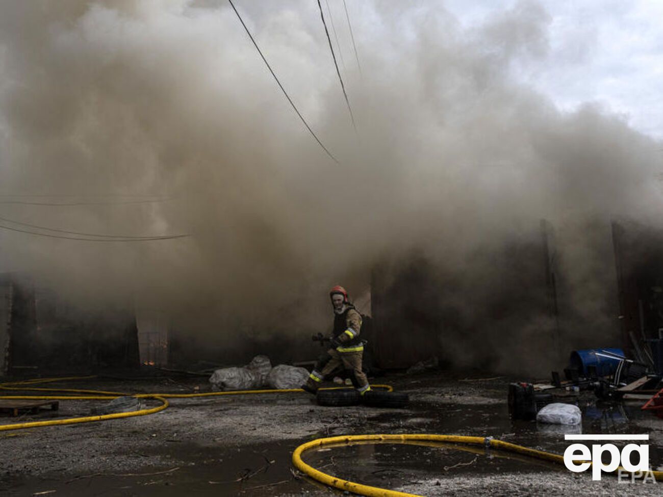 Обстріли окупантів призводять до загоряння та забруднення атмосферного повітря