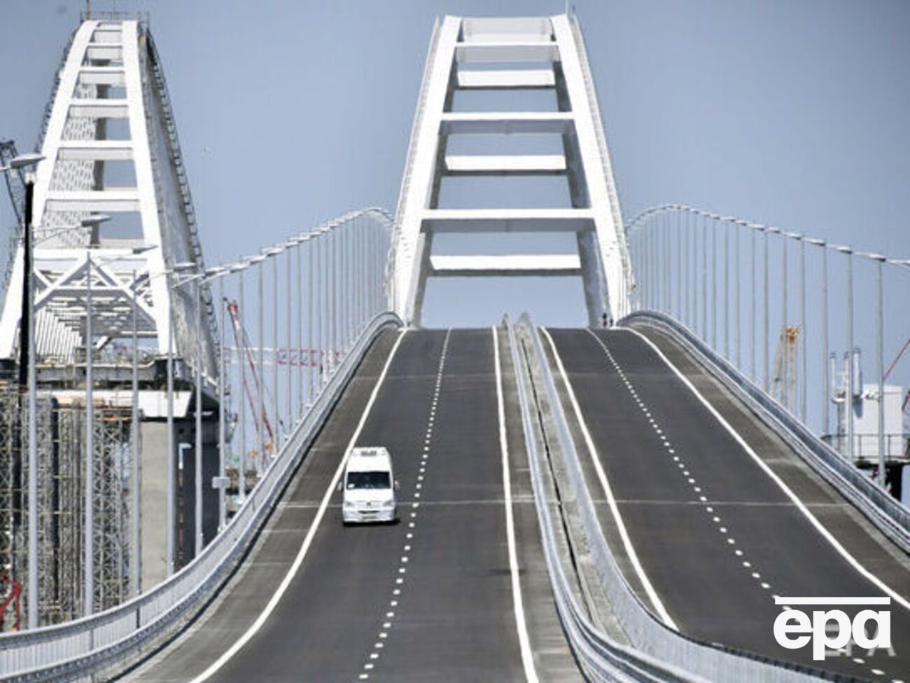 Движению по Крымскому мосту в обе стороны предшествуют тщательные проверки, отметил Мамедов со ссылкой на свидетельства очевидцев