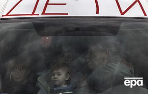 Первая группа из примерно 100 человек уже едет на подконтрольную Украине территорию, сообщил президент