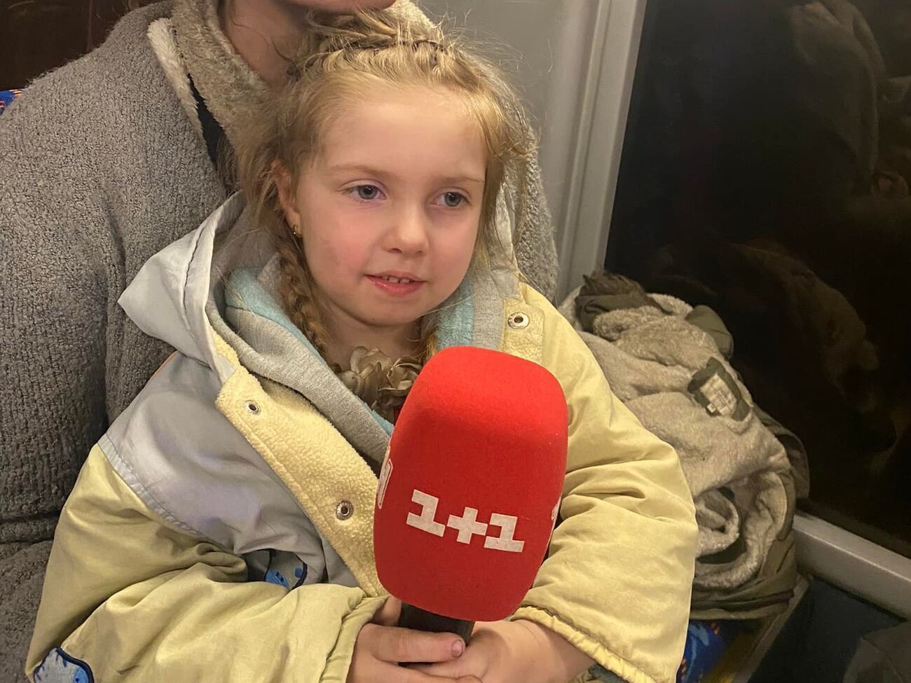 Алису разлучили с мамой во время эвакуации из Мариуполя