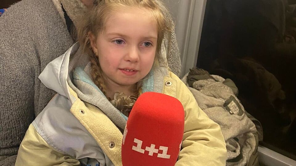 Алису разлучили с мамой во время эвакуации из Мариуполя