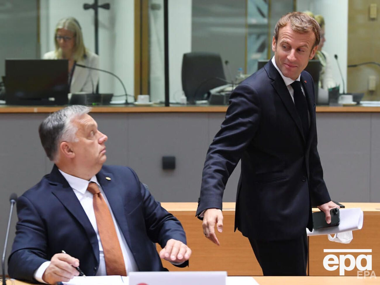 Макрон має намір поговорити з Орбаном