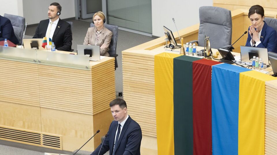 В принятом документе парламент Литвы констатировал, что российские оккупационные войска совершили массовые военные преступления на территории Украины