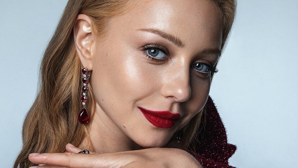 Тіна Кароль приміряла одяг із патріотичним написом