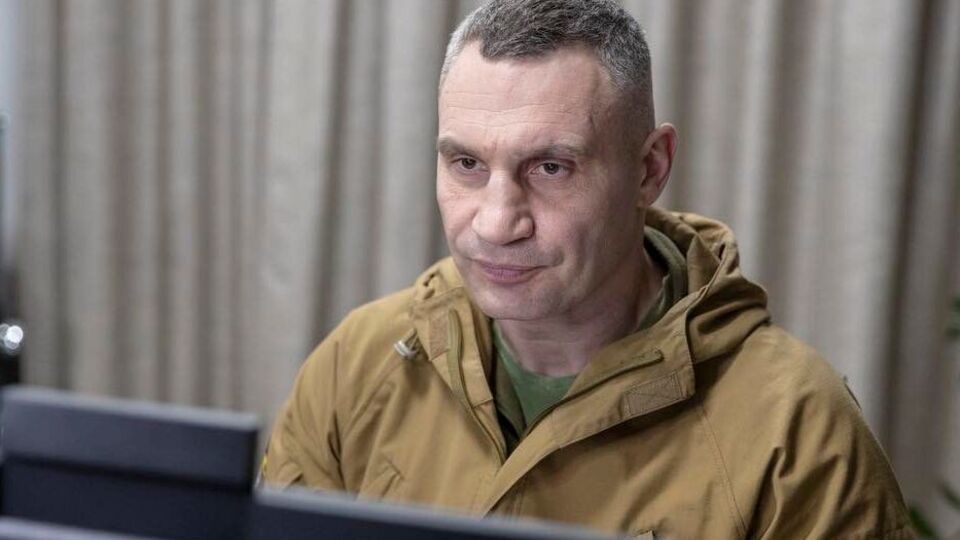 В Киеве от обстрелов и бомбардировок оккупантов повреждены 75 учебных заведений, рассказал Кличко