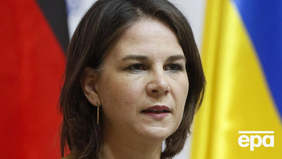 Бербок вважає, що зараз не час для того, щоб "розглядати параграфи"