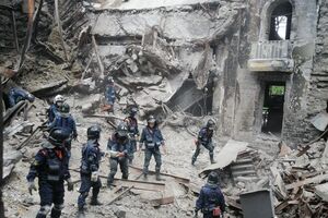 За даними Associated Press, унаслідок бомбардування театру загинули приблизно 600 людей